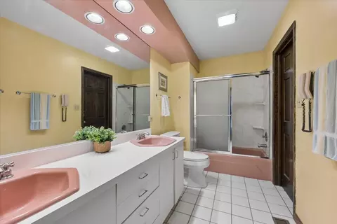 Bath - 1699 Harding Rd, Northfield, IL 60093 photo 3 of 3