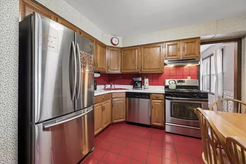 Kitchen - 1699 Harding Rd, Northfield, IL 60093 photo 2 of 2