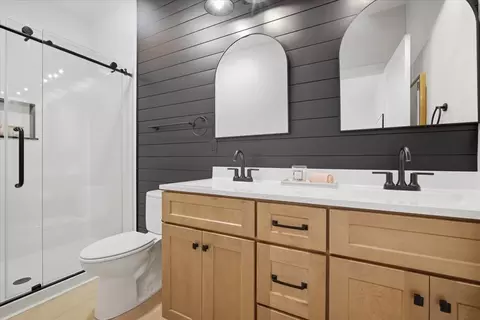 Bath - 1523 Belclare Rd, Normal, IL 61761 photo 2 of 3