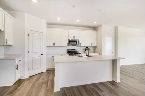 Kitchen - 25449 W Alabaster Cir, Plainfield, IL 60544 photo 1 of 2