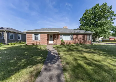 1030 N 3rd St, Clinton, IA 52732