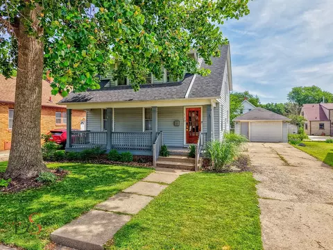 Exterior - 130 Riverview Dr, Ottawa, IL 61350 photo 2 of 7