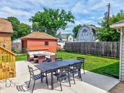 Exterior - 130 Riverview Dr, Ottawa, IL 61350 photo 5 of 7