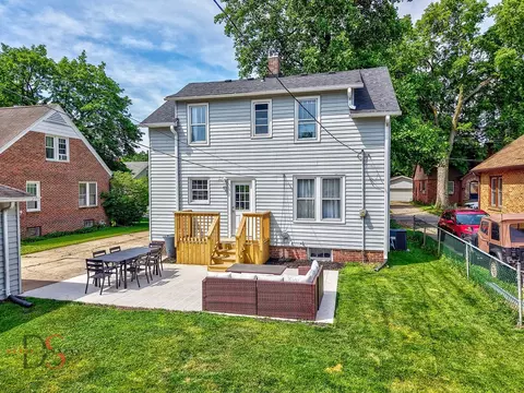 Exterior - 130 Riverview Dr, Ottawa, IL 61350 photo 4 of 7
