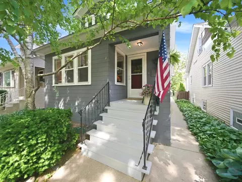5733 N Marmora Ave, Chicago, IL 60646