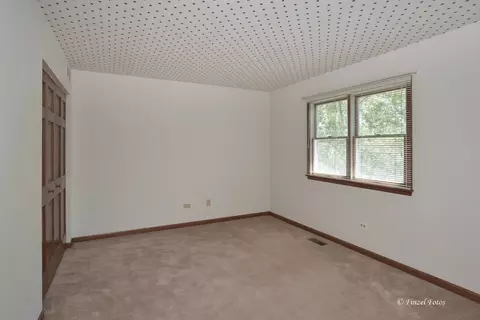 Bedroom - 841 Hemlock Dr, Sleepy Hollow, IL 60118 photo 2 of 4
