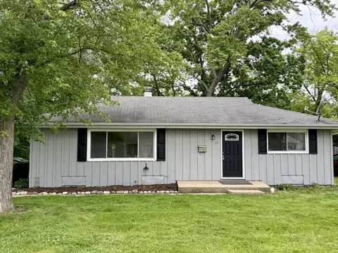 12 Johnathan Rd, Lake Zurich, IL 60047