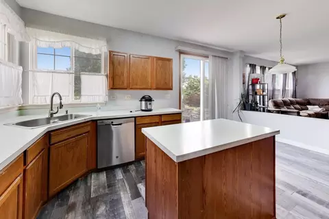 Kitchen - 1669 Montclair Dr, Elgin, IL 60123 photo 2 of 4