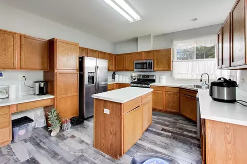 Kitchen - 1669 Montclair Dr, Elgin, IL 60123 photo 1 of 4