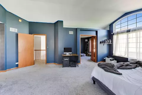 Bedroom - 1669 Montclair Dr, Elgin, IL 60123 photo 4 of 8