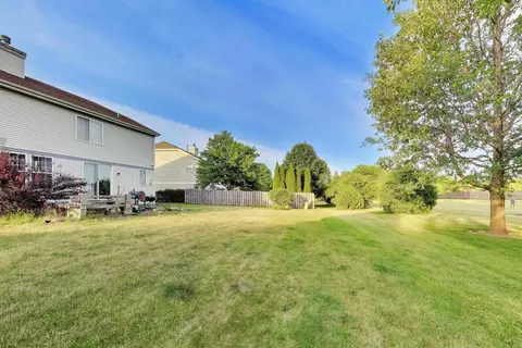 Exterior - 1669 Montclair Dr, Elgin, IL 60123 photo 6 of 7