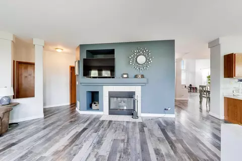 Living - 1669 Montclair Dr, Elgin, IL 60123 photo 2 of 3