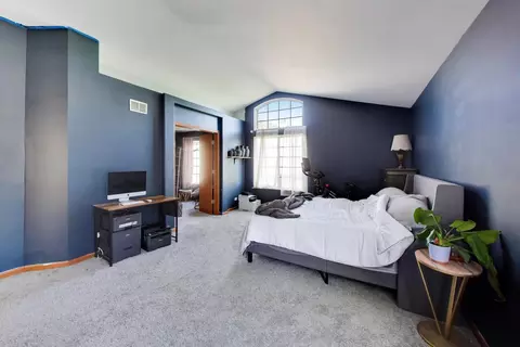 Bedroom - 1669 Montclair Dr, Elgin, IL 60123 photo 3 of 8