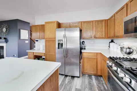 Kitchen - 1669 Montclair Dr, Elgin, IL 60123 photo 3 of 4