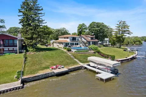 183 Riverside Island Dr, Fox Lake, IL 60020