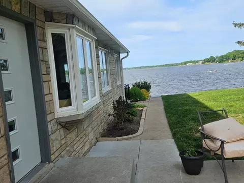 183 Riverside Island Dr, Fox Lake, IL 60020