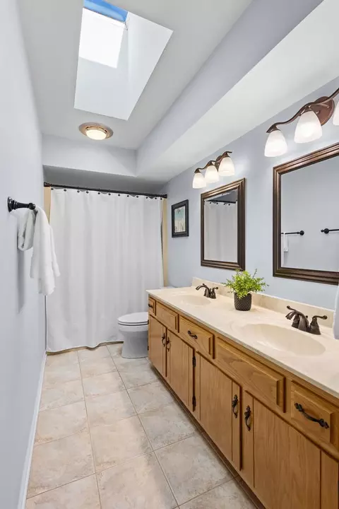 Bath - 1905 Salem Rd, Elgin, IL 60123 photo 3 of 4