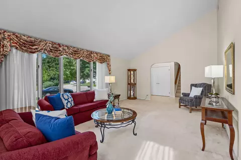 Living - 1905 Salem Rd, Elgin, IL 60123 photo 2 of 5