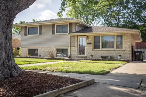 10435 Barnard Dr, Chicago Ridge, IL 60415