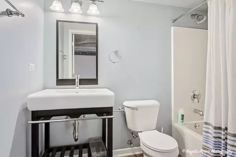 Bath - 4119 Jay St, Johnsburg, IL 60051 photo 3 of 3