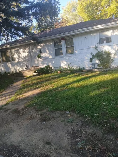 614 N County St, Waukegan, IL 60085
