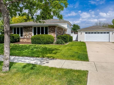 16531 Cranberry Ct, Tinley Park, IL 60487