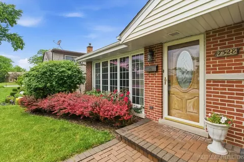 7528 Churchill St, Morton Grove, IL 60053