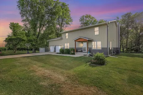 8909 N 2300 East Rd, Fairbury, IL 61739