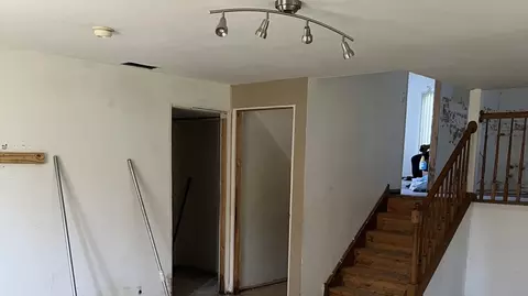 Entry Way - Undisclosed, Markham, IL 60428 photo 2 of 2