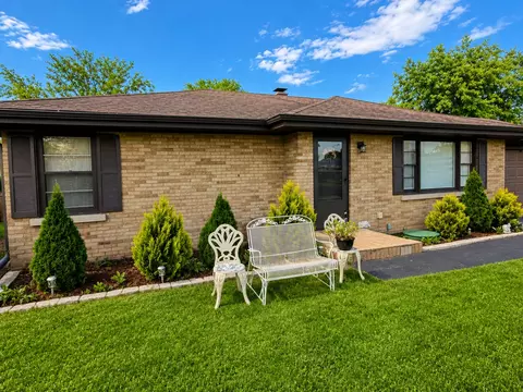 900 Westminster Rd, Joliet, IL 60435