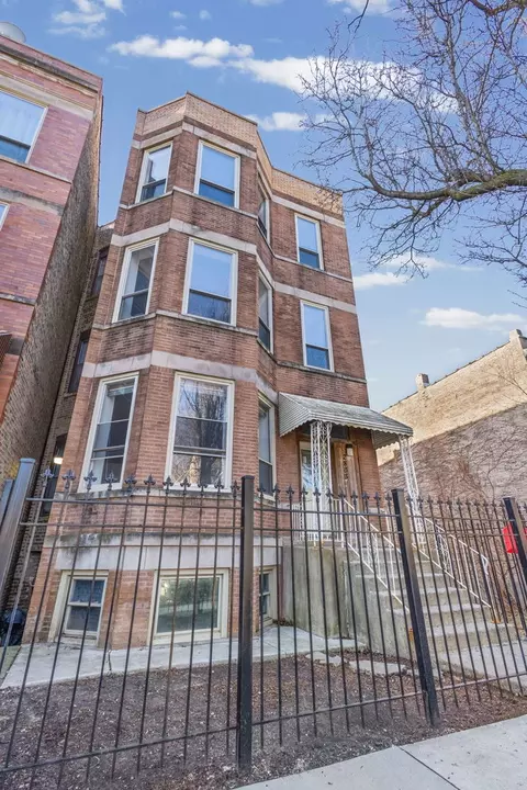2833 W Polk St, Chicago, IL 60612