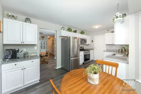 Kitchen - 21255 Silktree Cir, Plainfield, IL 60544 photo 3 of 5