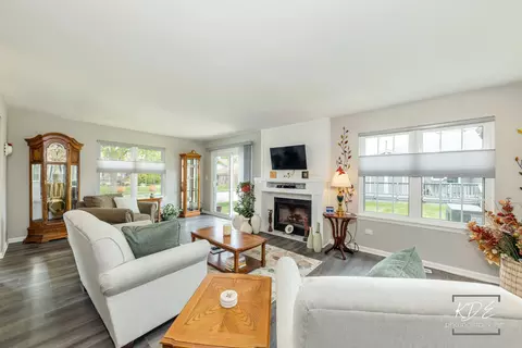 Living - 21255 Silktree Cir, Plainfield, IL 60544 photo 2 of 4