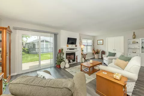 Living - 21255 Silktree Cir, Plainfield, IL 60544 photo 3 of 4