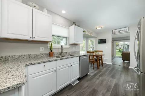 Kitchen - 21255 Silktree Cir, Plainfield, IL 60544 photo 4 of 5