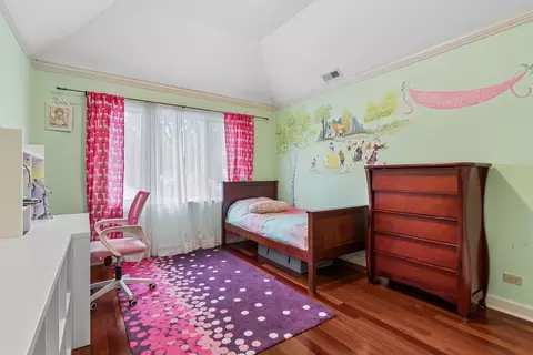 Bedroom - 822 E Prairie Ave, Des Plaines, IL 60016 photo 3 of 4