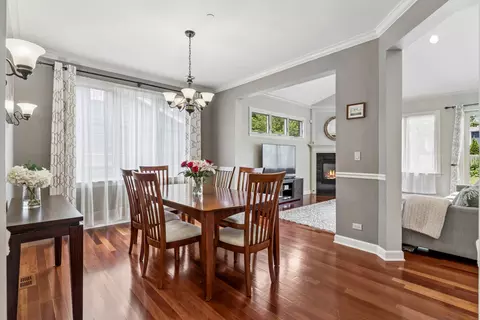 Dining - 822 E Prairie Ave, Des Plaines, IL 60016 photo 1 of 2