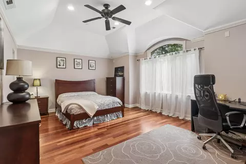 Bedroom - 822 E Prairie Ave, Des Plaines, IL 60016 photo 1 of 4