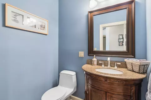 Bath - 822 E Prairie Ave, Des Plaines, IL 60016 photo 1 of 5