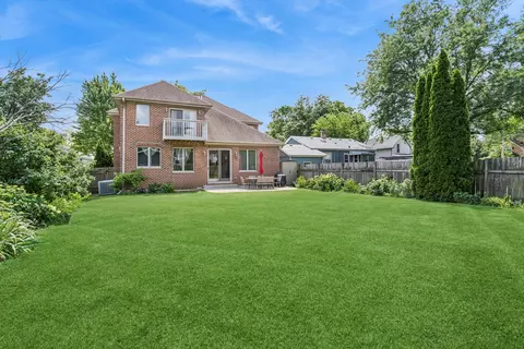 Exterior - 822 E Prairie Ave, Des Plaines, IL 60016 photo 6 of 6