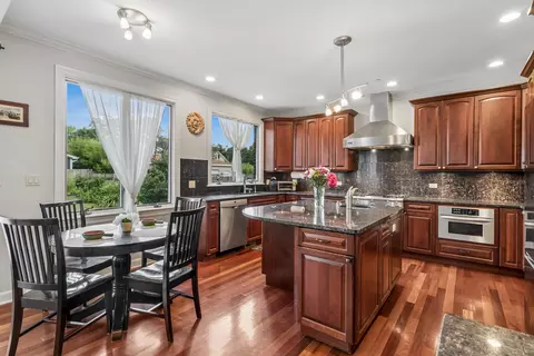 Kitchen - 822 E Prairie Ave, Des Plaines, IL 60016 photo 2 of 3