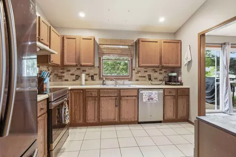 Kitchen - 301 Bentley Dr, Normal, IL 61761 photo 2 of 2