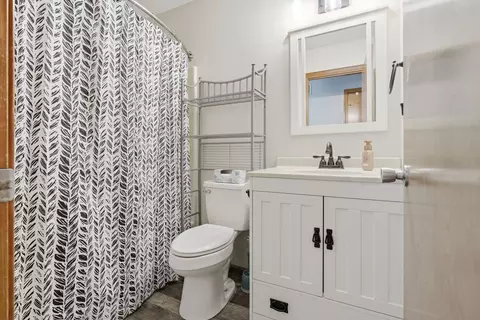 Bath - 301 Bentley Dr, Normal, IL 61761 photo 1 of 3