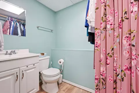 Bath - 301 Bentley Dr, Normal, IL 61761 photo 3 of 3