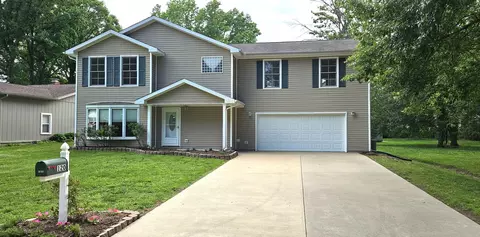 120 N Lark Ln, Carbondale, IL 62901