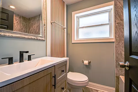 Bath - 1237 E 95th St, Chicago, IL 60628 photo 1 of 3