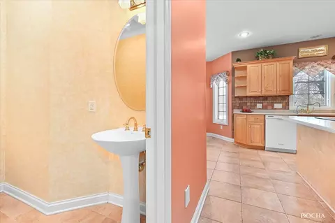 Entry Way - 3068 E 1879th Rd, Ottawa, IL 61350 photo 3 of 8