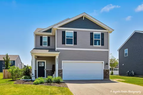 6901 Spruce Ct, Wonder Lake, IL 60097