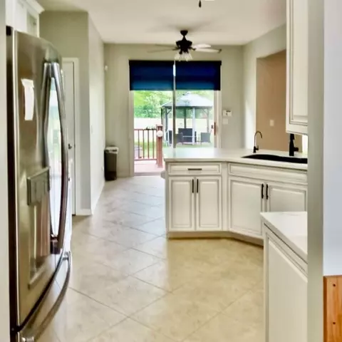 Kitchen - 1627 Tyler Trl, Mchenry, IL 60051 photo 2 of 4