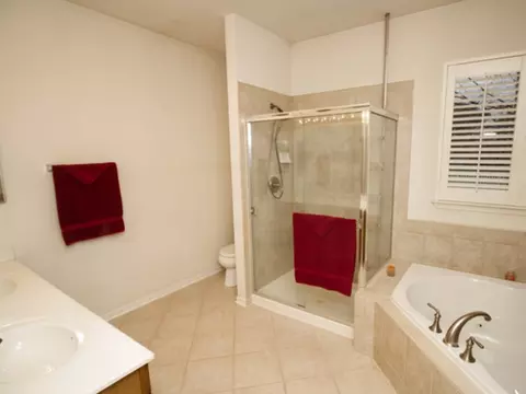 Bath - 1627 Tyler Trl, Mchenry, IL 60051 photo 1 of 4